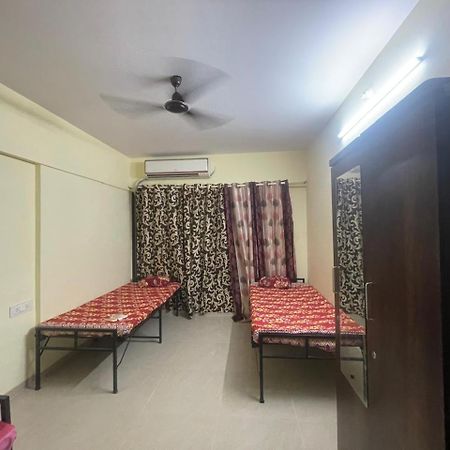 Juhu Shared Living Apartment Mumbai Exterior photo